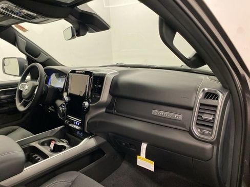 Used 2026 RAM 1500 4x4 Crew Cab image 21