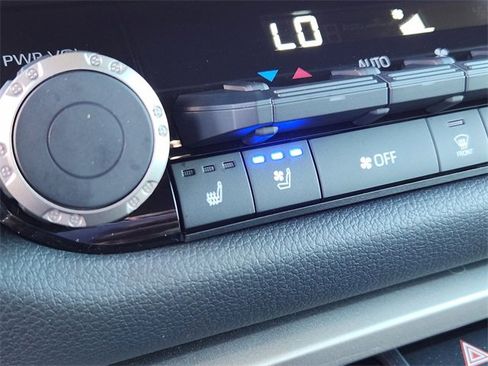 Used 2025 Toyota Tundra Limited image 28