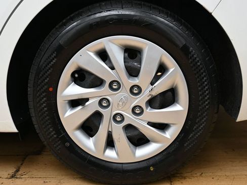 Used 2020 Hyundai Elantra SE w/ Cargo Package (C1) FWD image 12