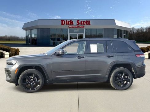 Used 2023 Jeep Grand Cherokee Altitude image 4