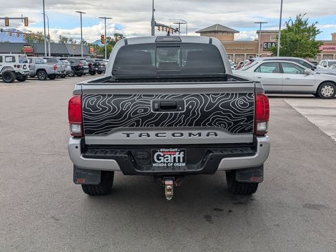 Used 2019 Toyota Tacoma TRD Off-Road AWD/4WD image 7