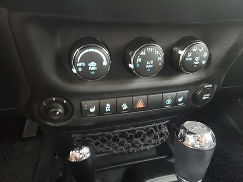 Used 2016 Jeep Wrangler Unlimited Rubicon AWD/4WD image 27
