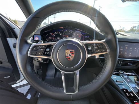 Used 2023 Porsche Cayenne S image 18