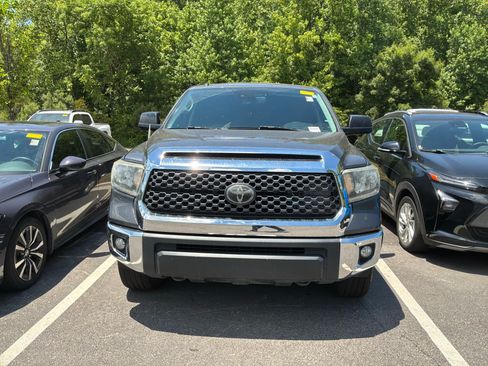 Used 2018 Toyota Tundra SR5 w/ SR5 Upgrade Package AWD/4WD image 2