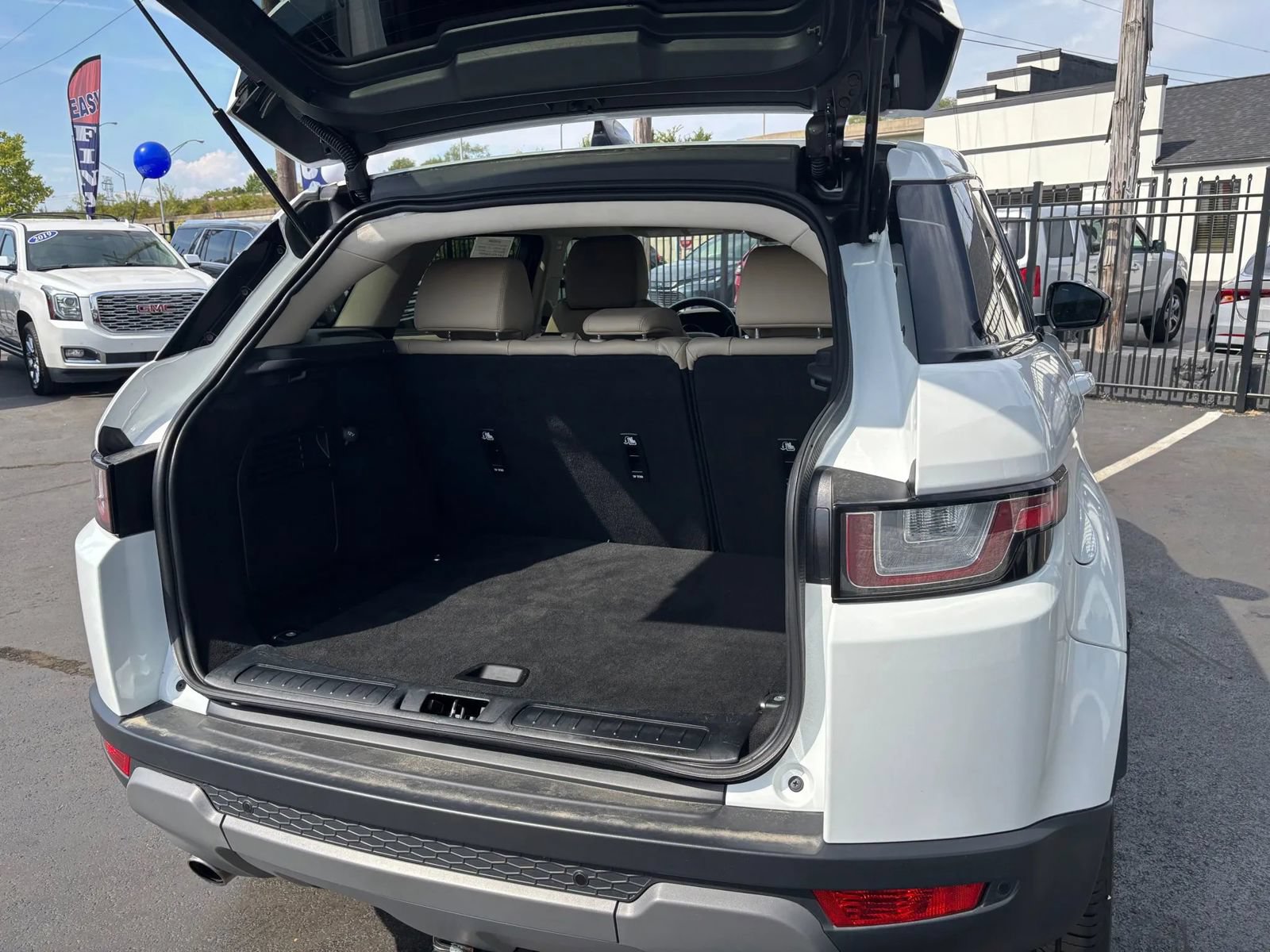 Used 2019 Land Rover Range Rover Evoque SE Premium AWD/4WD image 23