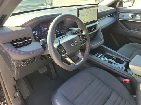 Used 2025 Ford Explorer ST-Line w/ ST-Line Street Pack image 16