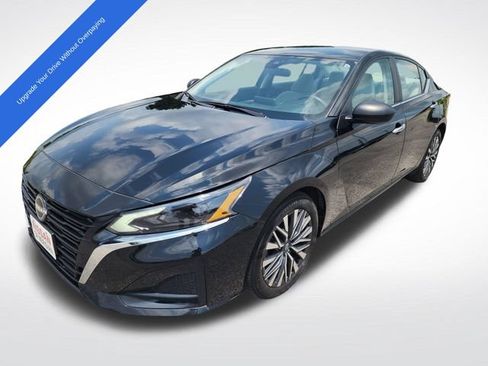 Used 2025 Nissan Altima 2.5 SV FWD image 1