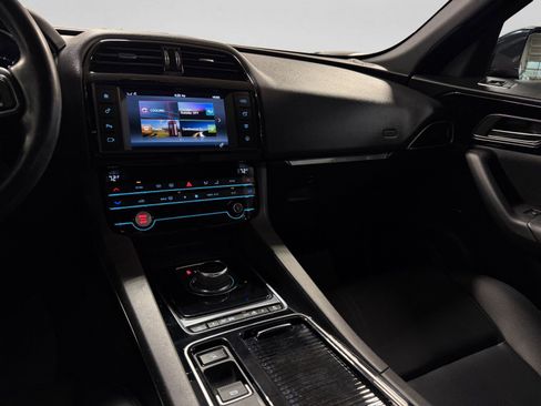 Used 2018 Jaguar F-PACE Premium AWD/4WD image 21