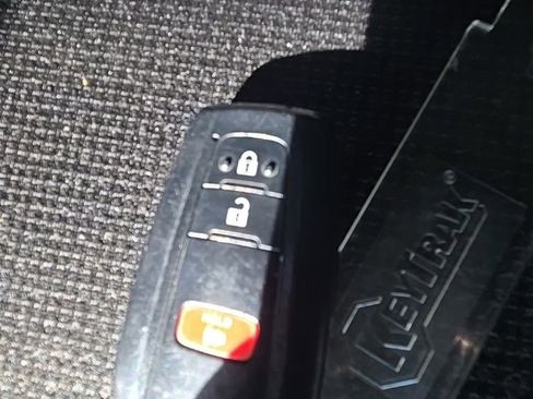 Used 2022 Toyota Prius LE image 30