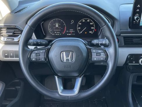 Certified 2025 Honda Pilot Touring image 12