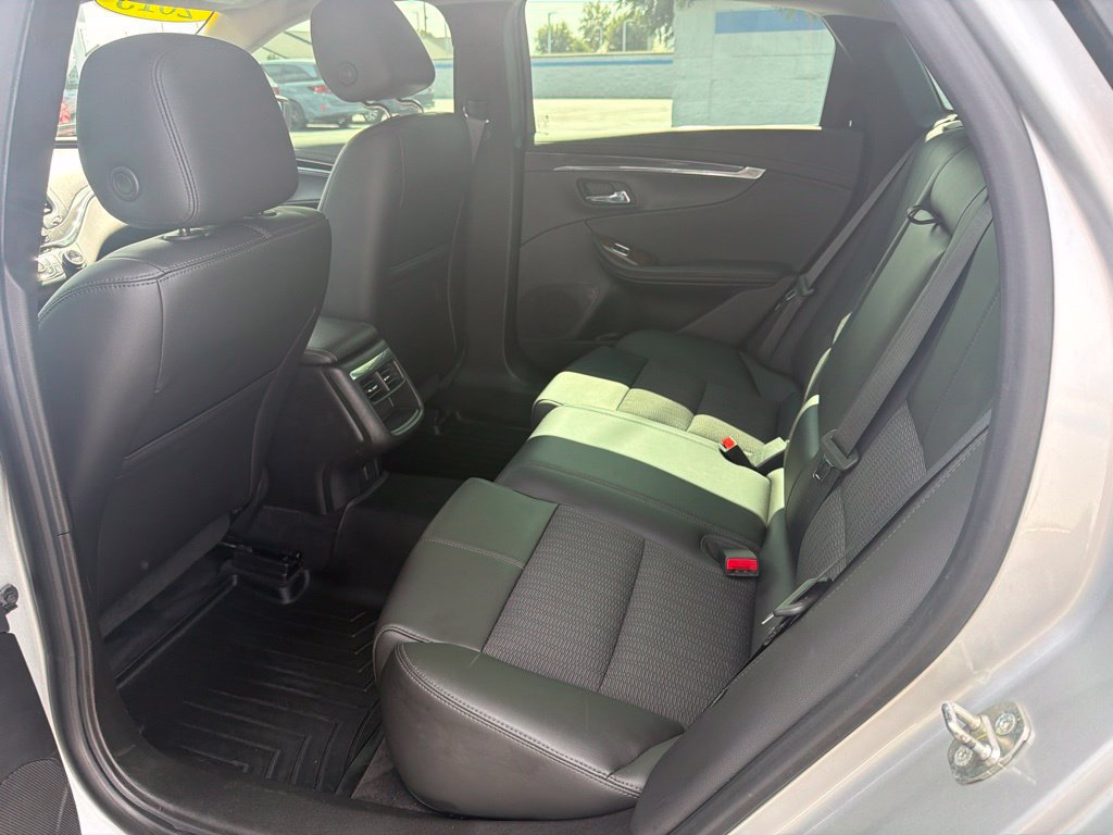 Used 2015 Chevrolet Impala LT w/ Convenience Package FWD image 18