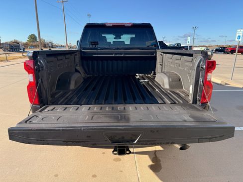 Used 2024 Chevrolet Silverado 2500 Custom w/ Custom Convenience Package image 4