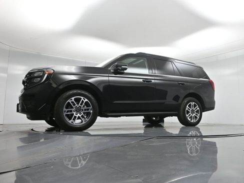 Certified 2025 Ford Expedition Active image 56