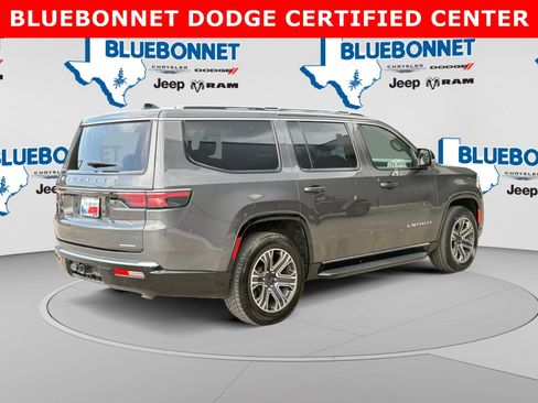 Used 2024 Jeep Wagoneer Series II w/ Flexible Seating Group RWD image 5