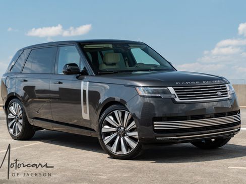 Used 2025 Land Rover Range Rover SV AWD/4WD image 3