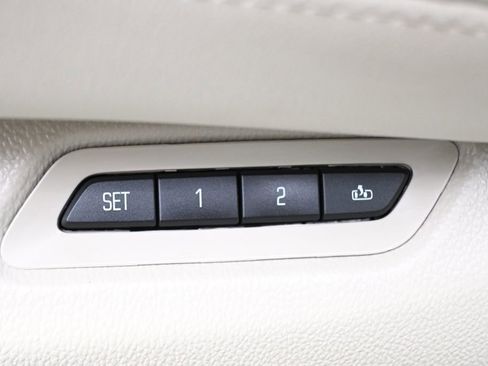Used 2016 Cadillac Escalade Luxury AWD/4WD image 25