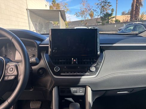 Used 2025 Toyota Corolla Cross LE image 18
