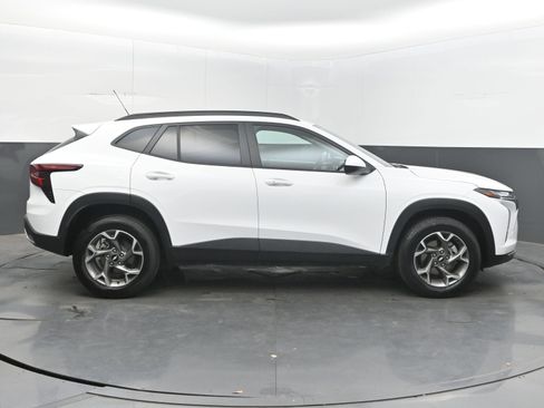 Used 2025 Chevrolet Trax LT w/ LT Convenience Package FWD image 10