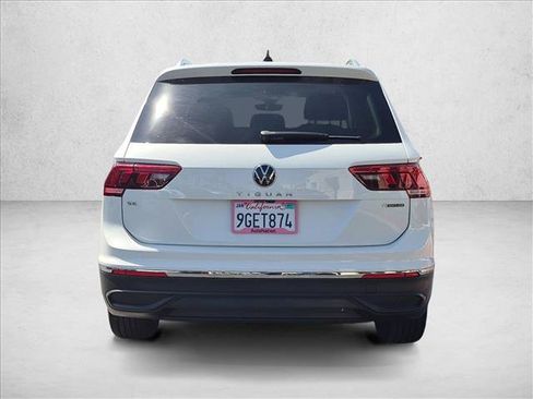 Certified 2022 Volkswagen Tiguan SE w/ Panoramic Sunroof Package AWD/4WD image 7