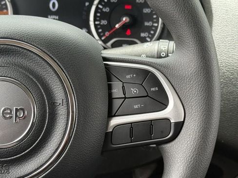 Used 2023 Jeep Renegade Latitude AWD/4WD image 14