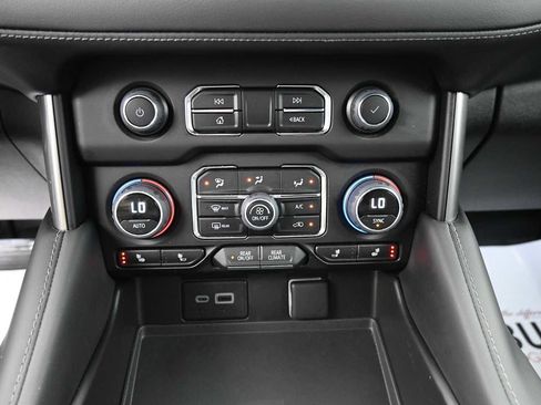Used 2024 Chevrolet Tahoe LT w/ Luxury Package AWD/4WD image 9