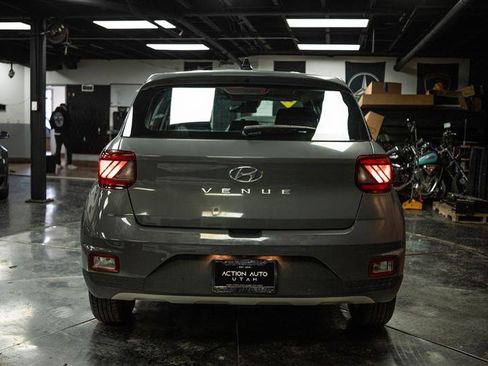 Used 2022 Hyundai Venue SE w/ Cargo Package image 6