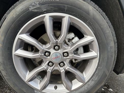 Used 2023 GMC Terrain SLT image 9