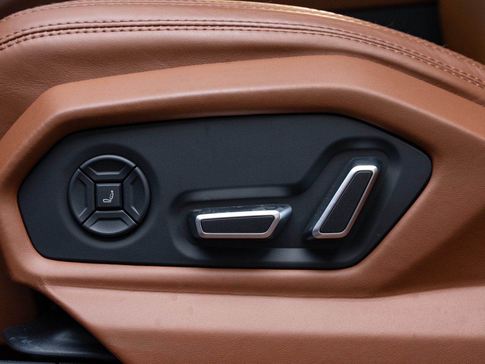 Used 2026 Lamborghini Urus SE AWD/4WD image 37
