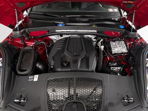 Certified 2025 Porsche Macan Turbo image 36