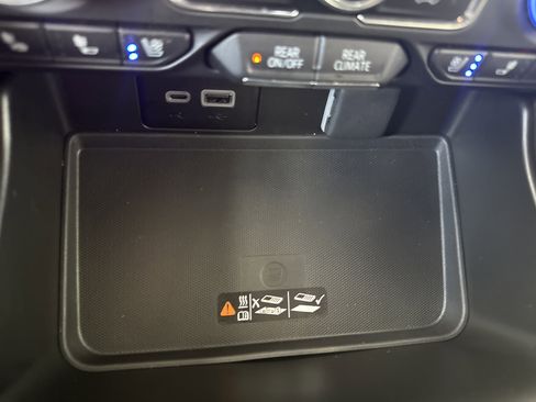 Used 2024 GMC Yukon XL SLT image 23