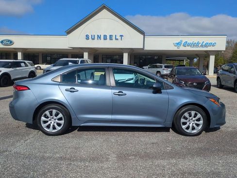 Used 2024 Toyota Corolla LE image 3