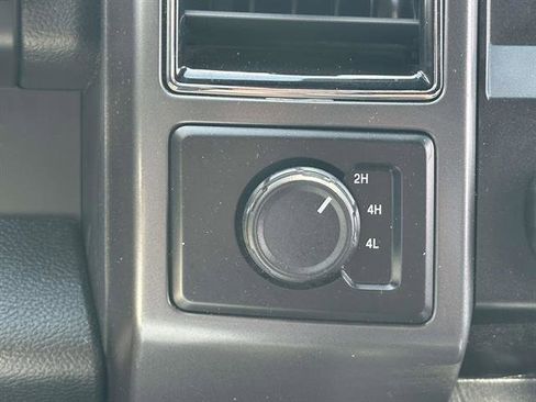Used 2020 Ford F150 XLT w/ Equipment Group 302A Luxury AWD/4WD image 17