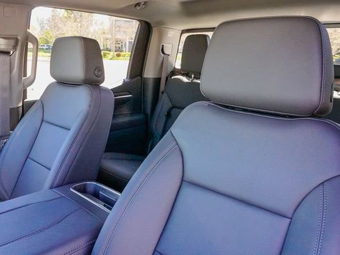 Used 2026 GMC Sierra 1500 SLT w/ SLT Convenience Package AWD/4WD image 18