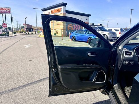 Used 2019 Jeep Compass Latitude w/ Popular Equipment Group AWD/4WD image 22