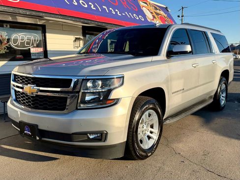 Used 2018 Chevrolet Suburban LT image 2