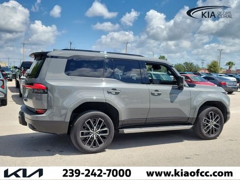 Used 2024 Lexus GX 550 w/ Accessory Package (Z1) AWD/4WD image 5