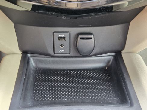 Used 2015 Nissan Rogue SV FWD image 25