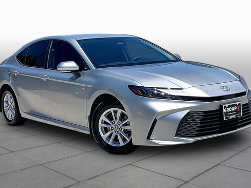 Used 2025 Toyota Camry LE w/ Convenience Package FWD image 3