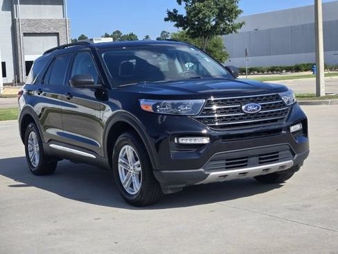 Used 2023 Ford Explorer XLT w/ Equipment Group 202A AWD/4WD image 3