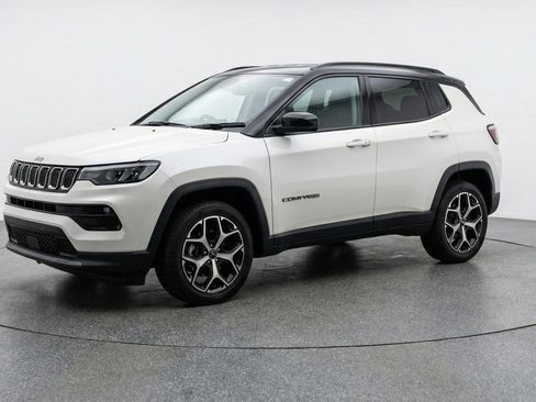 Used 2025 Jeep Compass Limited AWD/4WD image 3