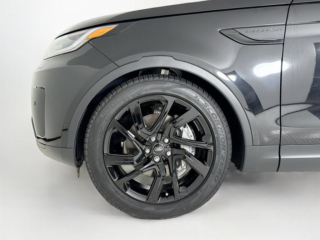 Used 2024 Land Rover Discovery S AWD/4WD image 25
