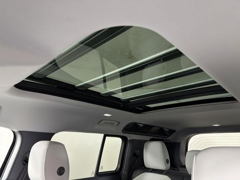 New 2025 Land Rover Defender 110 S image 9