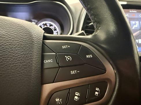 Used 2020 Jeep Cherokee Limited w/ Technology Group FWD image 19