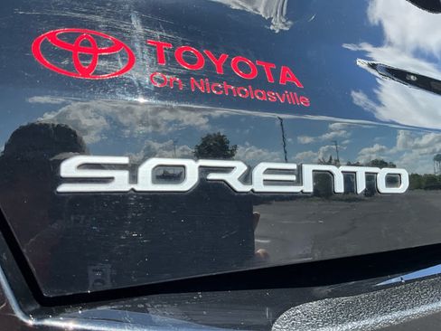 Used 2024 Kia Sorento S FWD image 24