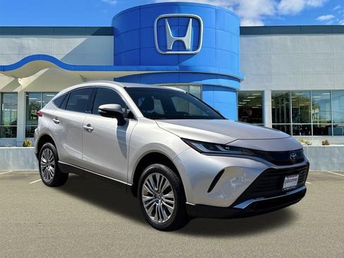 Used 2022 Toyota Venza XLE AWD/4WD image 1