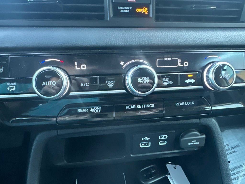 Used 2025 Honda Pilot EX-L image 18