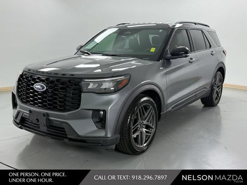 Used 2025 Ford Explorer ST-Line w/ Premium Package RWD image 1