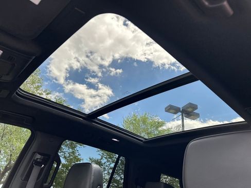 Used 2025 GMC Yukon Denali w/ Sun & Power Step Package AWD/4WD image 31