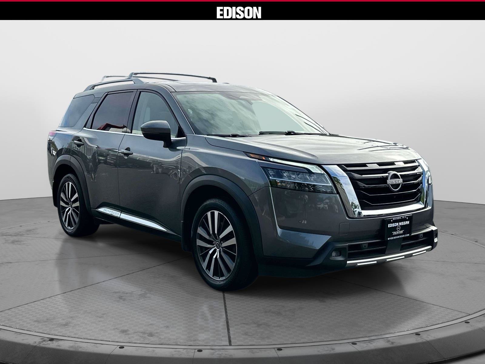 Used 2022 Nissan Pathfinder Platinum w/ Cargo Package AWD/4WD image 1