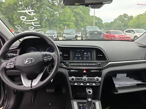 Used 2020 Hyundai Elantra SEL w/ Cargo Package (C1) FWD image 5
